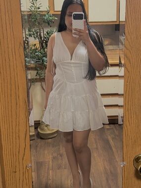 Sleeveless White Tiered V-Neck Mini Dress